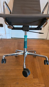 Fauteuil Vitra EA119 d'origine