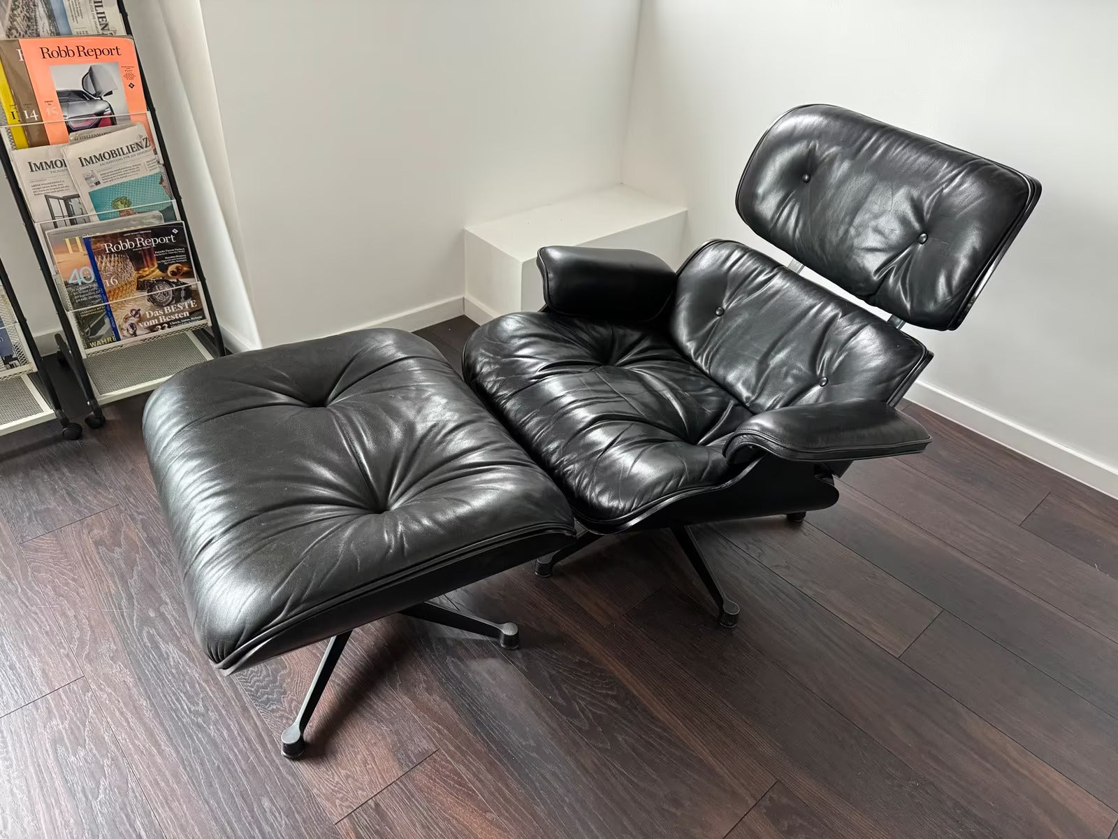 Fauteuil et repose-pieds Vitra Charles & Ray Eames