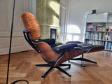 Fauteuil et repose-pieds Eames – Fehlbaum