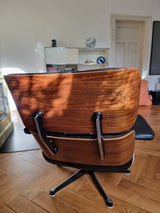 Fauteuil et repose-pieds Eames – Fehlbaum