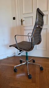 Fauteuil Vitra EA119 d'origine
