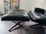 Fauteuil et repose-pieds Vitra Charles & Ray Eames