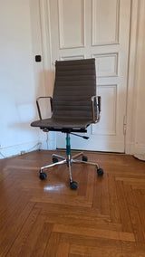 Fauteuil Vitra EA119 d'origine