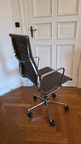 Fauteuil Vitra EA119 d'origine