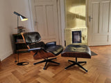 Fauteuil et repose-pieds Eames – Fehlbaum