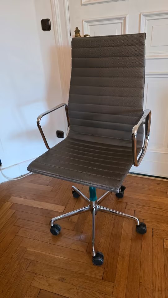 Fauteuil Vitra EA119 d'origine
