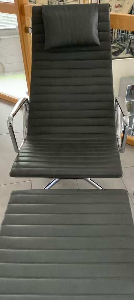 Chaise Vitra Alu Charles & Ray Eames EA124 et EA125