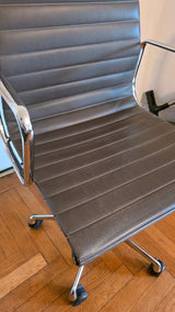 Fauteuil Vitra EA119 d'origine