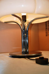 Lampe de table signée Harvey Guzzini