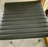 Chaise Vitra Alu Charles & Ray Eames EA124 et EA125