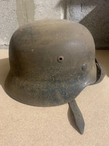CASQUE ALLEMAND WW2 JUS DE GRENIER A NETTOYER.