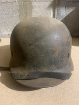 CASQUE ALLEMAND WW2 JUS DE GRENIER A NETTOYER.