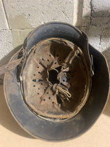 CASQUE ALLEMAND WW2 JUS DE GRENIER A NETTOYER.