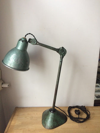 Ancienne lampe industrielle d'atelier