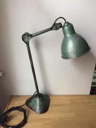 Ancienne lampe industrielle d'atelier
