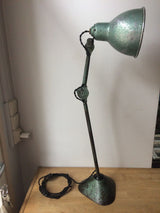 Ancienne lampe industrielle d'atelier