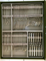 MENAGERE 144 PIECES METAL ARGENTE COFFRET ETAT PROCHE NEUF
