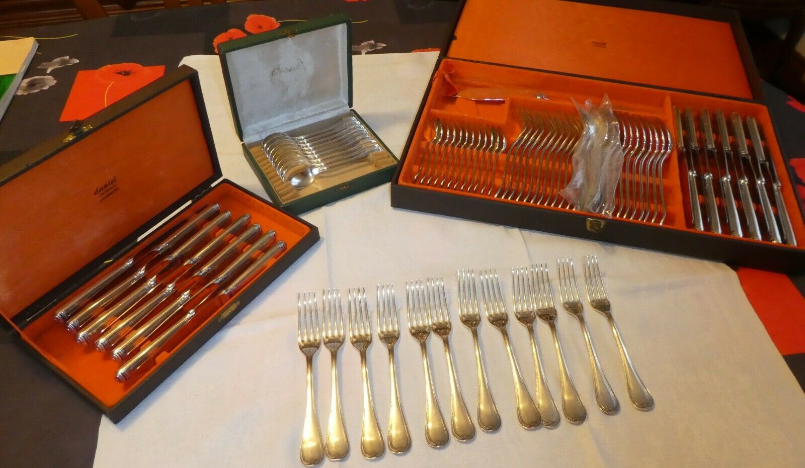 Ménagère Christofle modèle Malmaison 82 pièces en métal argenté Christofle