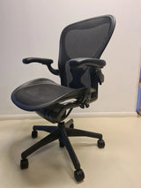 CHAISE AERON ENTIÈREMENT CHARGÉE TAILLE C Herman Miller graphite bras posture ajustement lombaire-