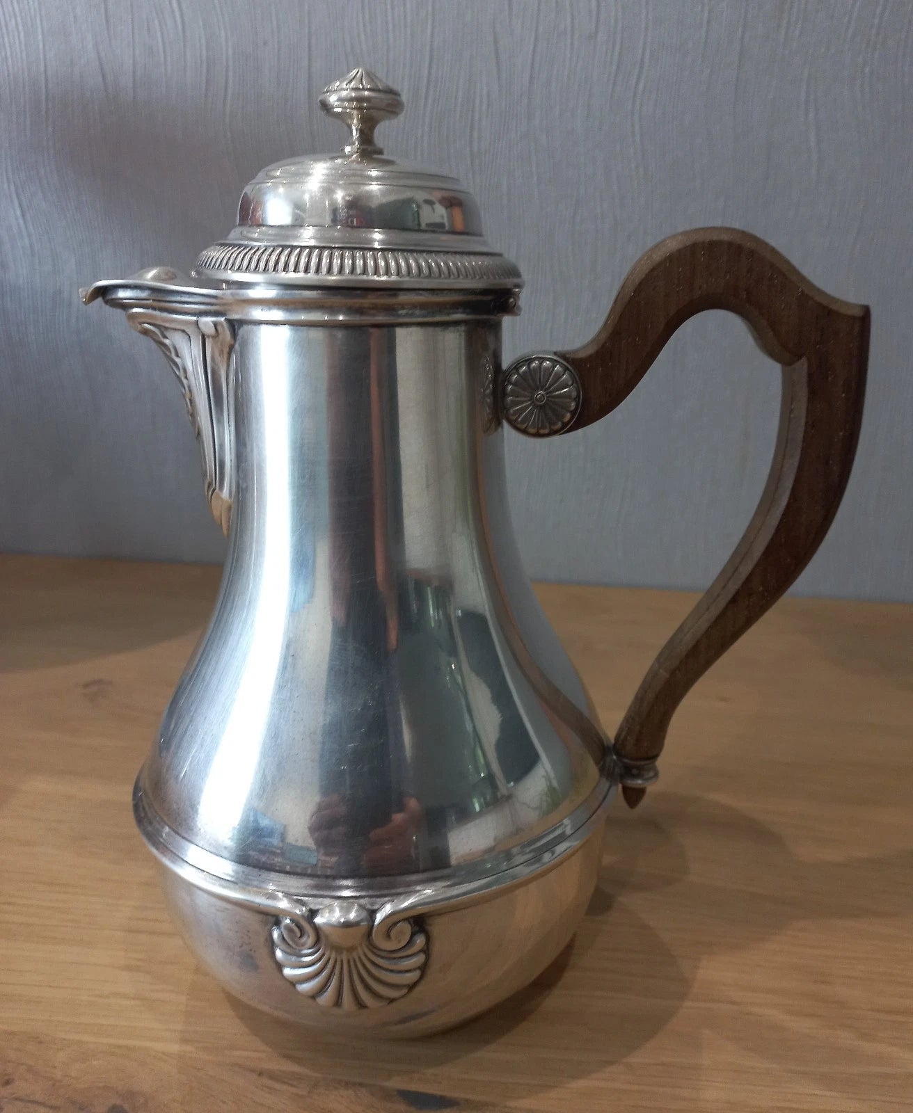 cafetiére en argent massif minerve