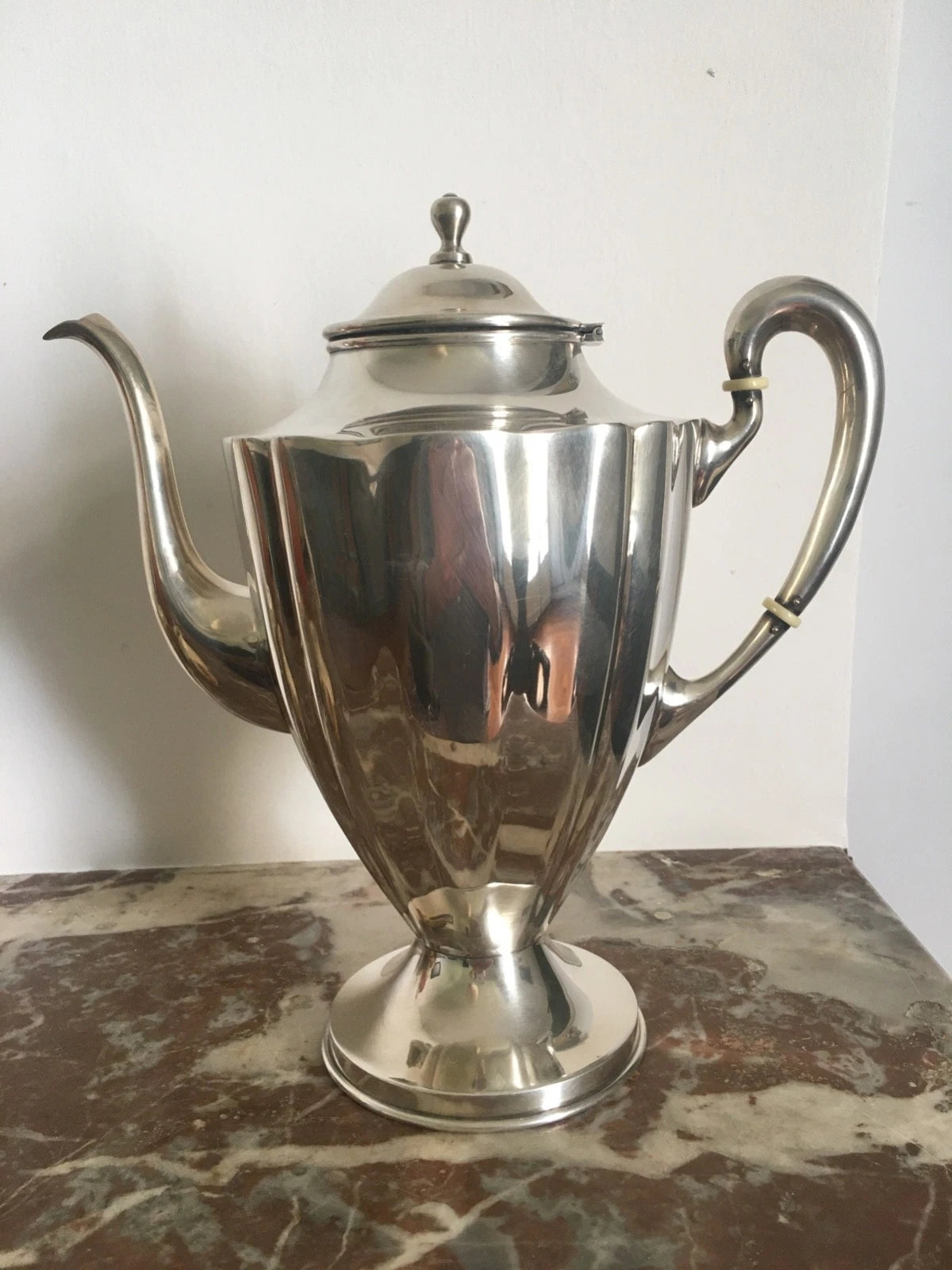 Cafetière en argent massif