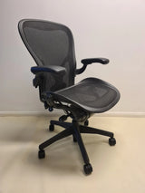 CHAISE AERON ENTIÈREMENT CHARGÉE TAILLE C Herman Miller graphite bras posture ajustement lombaire-