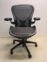 CHAISE AERON ENTIÈREMENT CHARGÉE TAILLE C Herman Miller graphite bras posture ajustement lombaire-