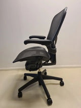 CHAISE AERON ENTIÈREMENT CHARGÉE TAILLE C Herman Miller graphite bras posture ajustement lombaire-