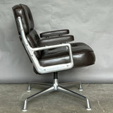 Chaise de lobby HERMAN MILLER Charles Eames Time Life marron milieu du siècle salon vitra