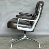 Chaise de lobby HERMAN MILLER Charles Eames Time Life marron milieu du siècle salon vitra