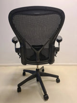 CHAISE AERON ENTIÈREMENT CHARGÉE TAILLE C Herman Miller graphite bras posture ajustement lombaire-