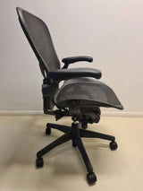 CHAISE AERON ENTIÈREMENT CHARGÉE TAILLE C Herman Miller graphite bras posture ajustement lombaire-