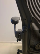 CHAISE AERON ENTIÈREMENT CHARGÉE TAILLE C Herman Miller graphite bras posture ajustement lombaire-