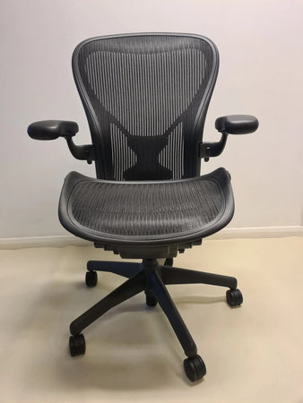 CHAISE AERON ENTIÈREMENT CHARGÉE TAILLE C Herman Miller graphite bras posture ajustement lombaire-