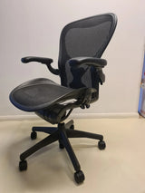 CHAISE AERON ENTIÈREMENT CHARGÉE TAILLE C Herman Miller graphite bras posture ajustement lombaire-